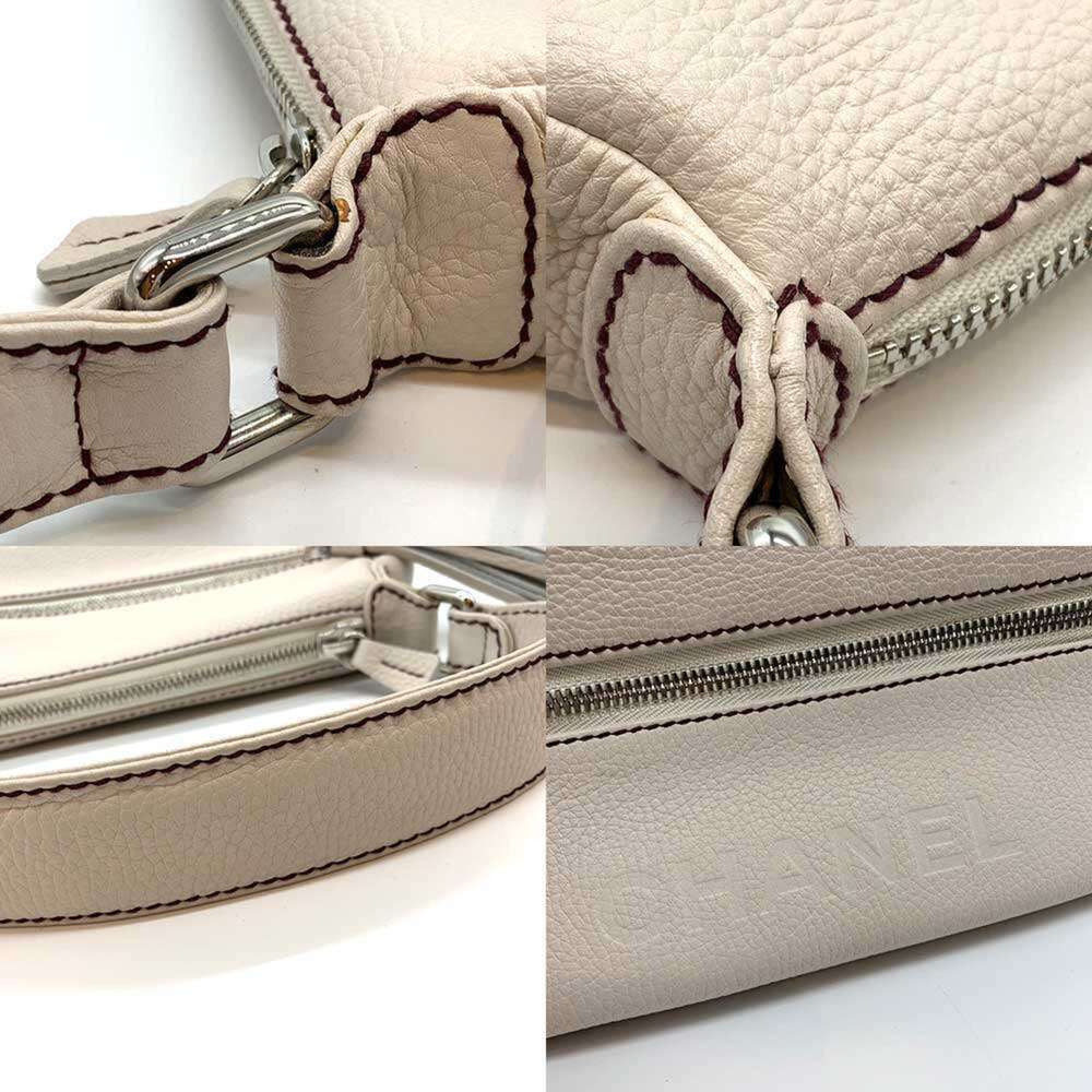 CHANEL White Leather Shoulder Bag - Picture 4 of 6